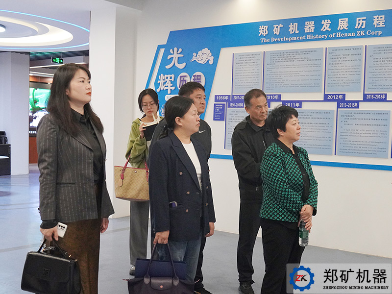 郑州大学商学院党委书记冯慧一行莅临郑矿机器参观调研！