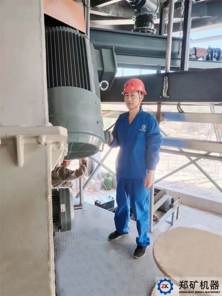 奔波中感受生活，忙碌中体验幸福，致敬马师傅，致敬奔波在外的郑矿人！